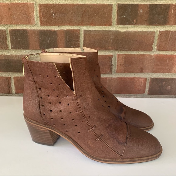 Journee Collection Shoes - Journee Collection Womens Brown leather block heel Ankle Boots Shoes US 8 M